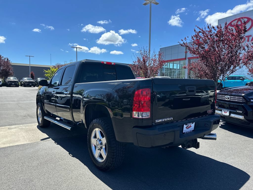 Used 2014 GMC Sierra 2500 Denali w/ Suspension Package, Off-Road AWD/4WD image 3
