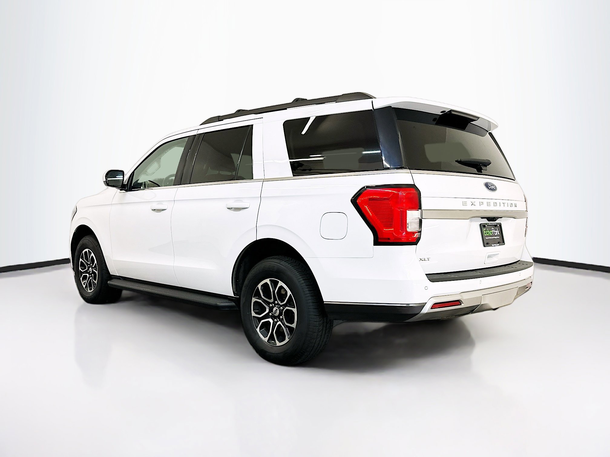 Used 2024 Ford Expedition XLT image 5