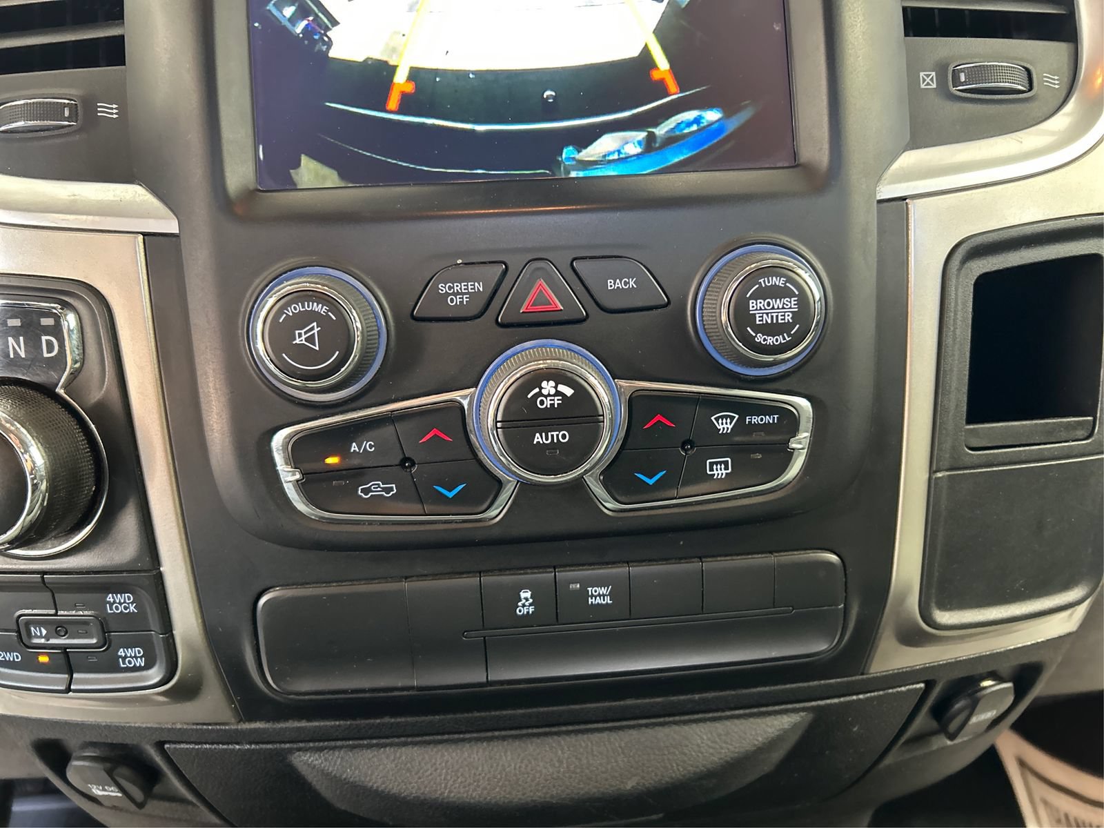 Used 2019 RAM 1500 Classic SLT w/ SLT Plus D←cor Group AWD/4WD image 27