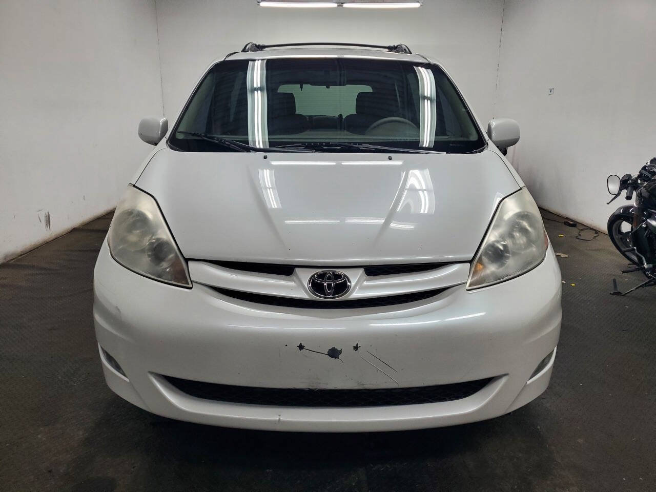 Used 2007 Toyota Sienna FWD image 2
