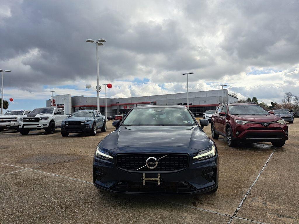 Used 2024 Volvo S60 B5 Core image 2
