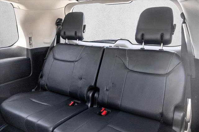 Used 2013 Lexus LX 570 4WD w/ Luxury Pkg image 23