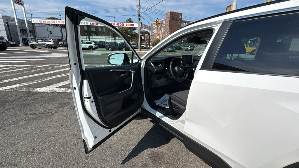 Used 2024 Toyota RAV4 XLE FWD image 10