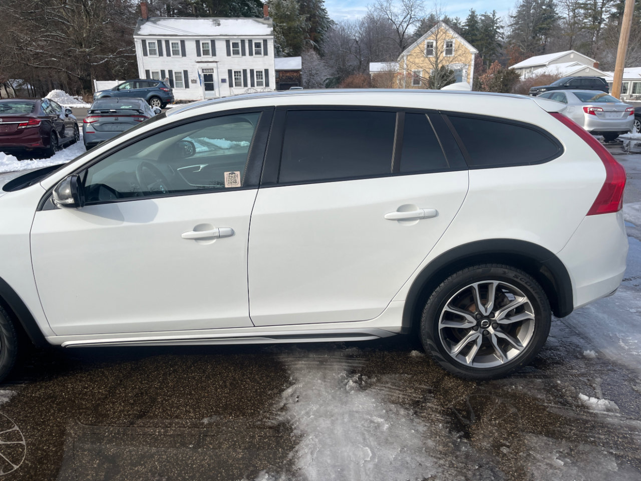 Used 2017 Volvo V60 T5 Cross Country w/ Convenience Package image 6