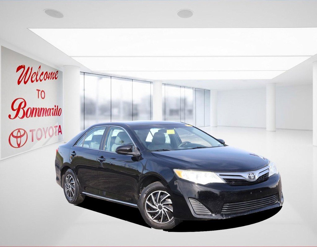 Used 2012 Toyota Camry LE image 2