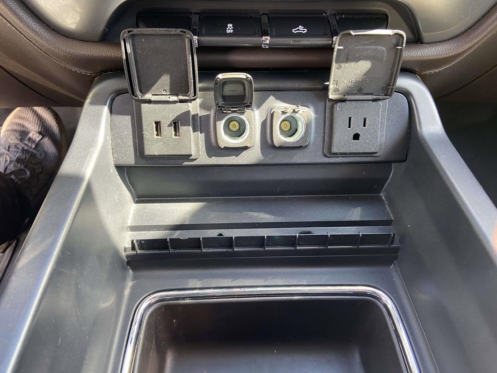 Used 2016 Chevrolet Silverado 1500 LTZ image 24