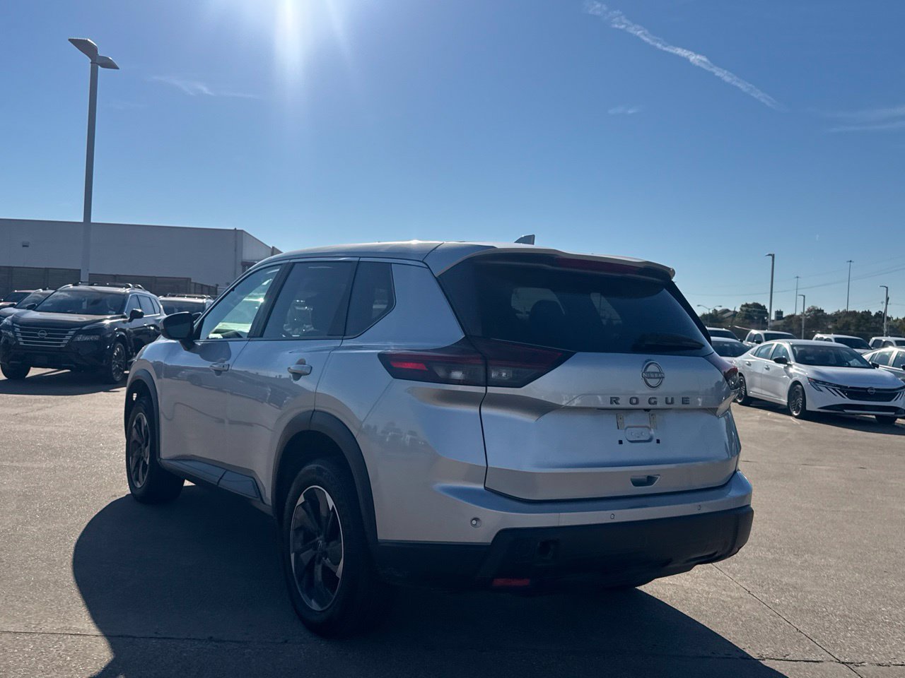 Certified 2025 Nissan Rogue SV FWD image 18