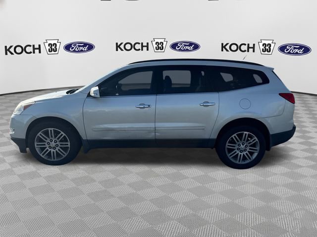 Used 2011 Chevrolet Traverse LT w/ White Premiere Package FWD image 4