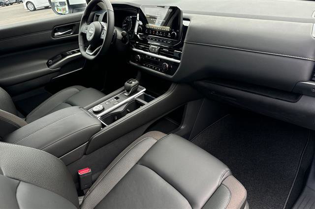 New 2025 Nissan Pathfinder SL image 19