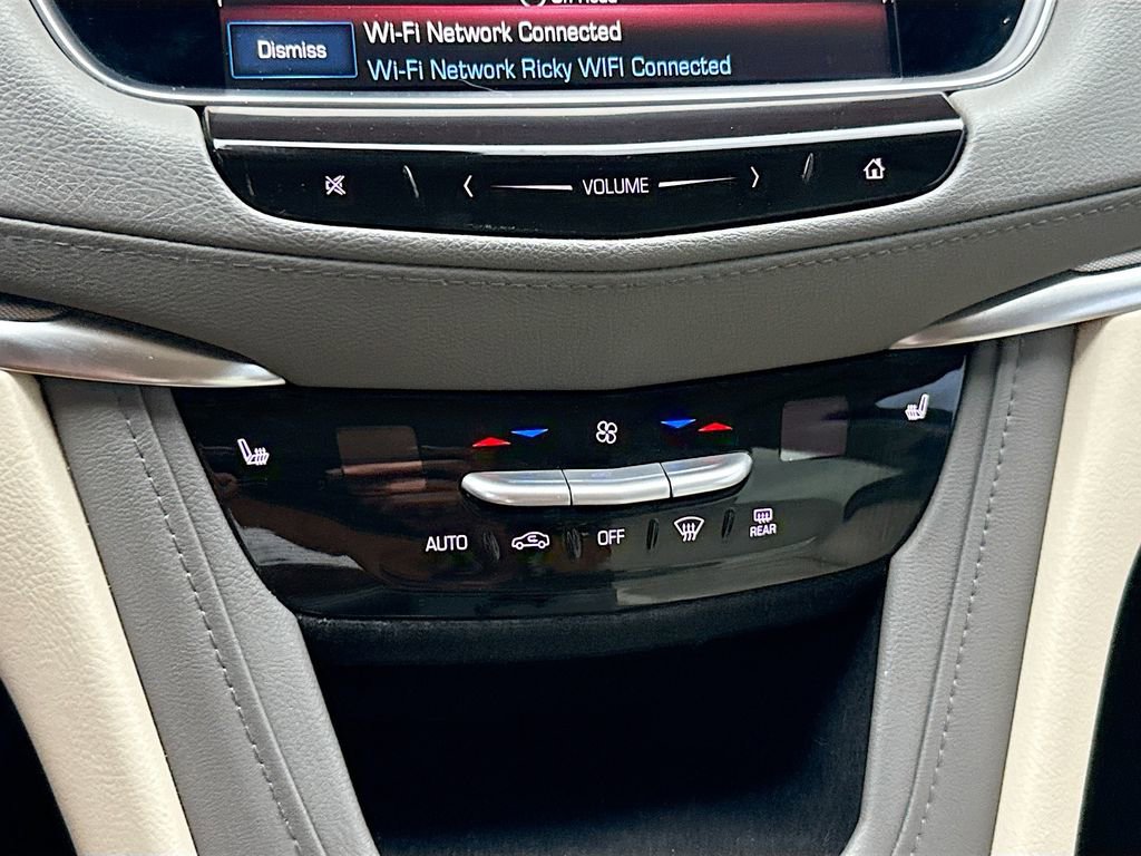 Used 2018 Cadillac XT5 Luxury w/ Driver Awareness Package image 17