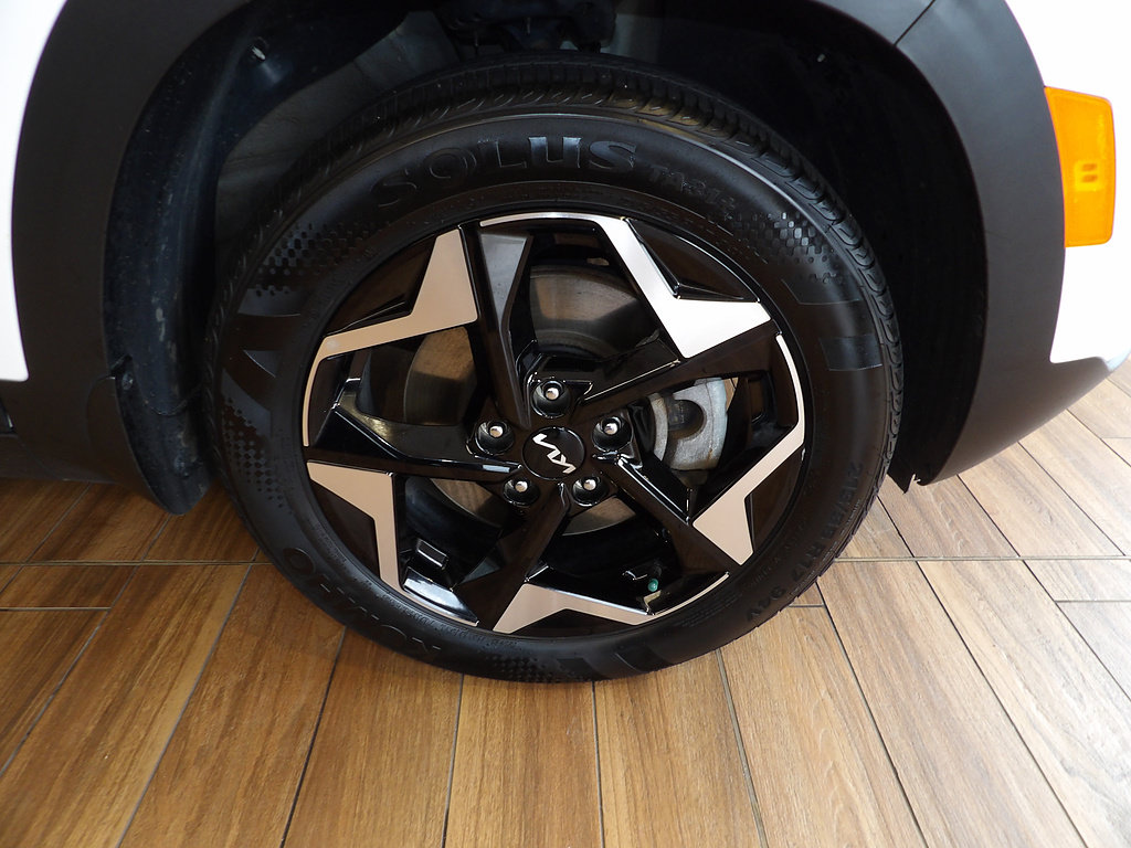 Used 2024 Kia Seltos EX AWD/4WD image 4