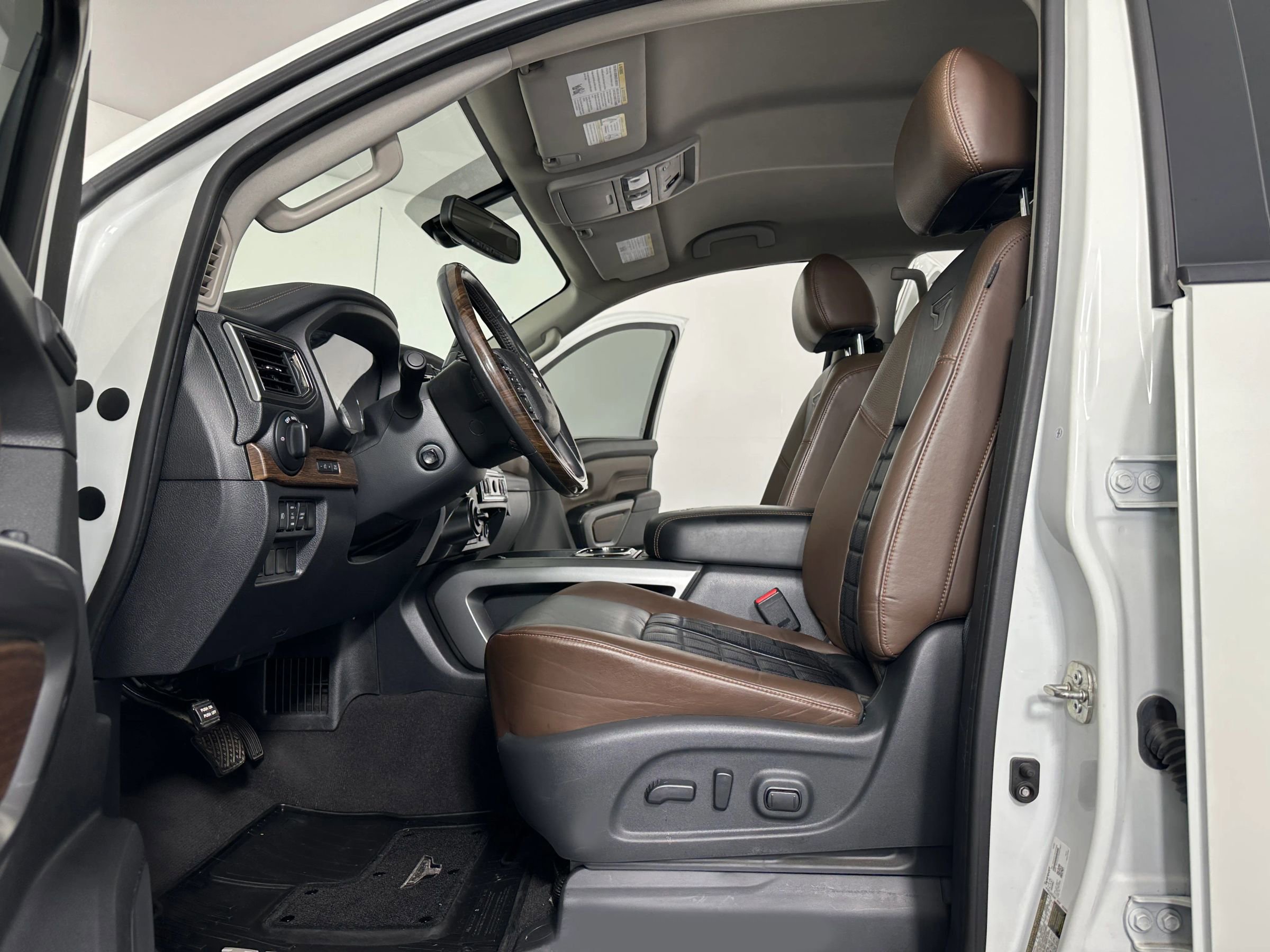 Used 2017 Nissan Titan Platinum Reserve image 21
