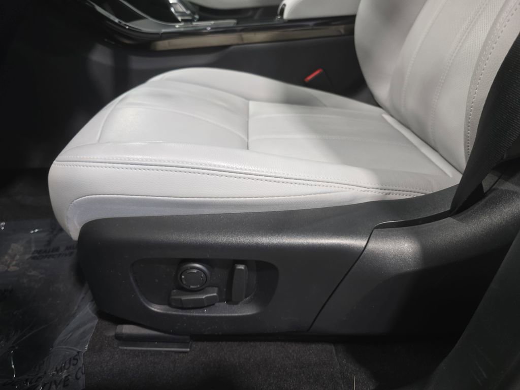 Used 2026 Land Rover Range Rover Evoque S image 27