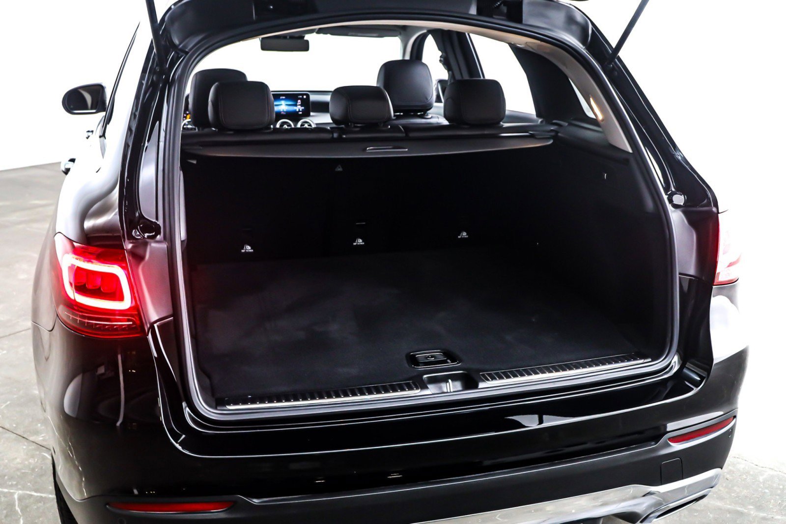 Used 2022 Mercedes-Benz GLC 300 w/ Premium Package Lite image 22