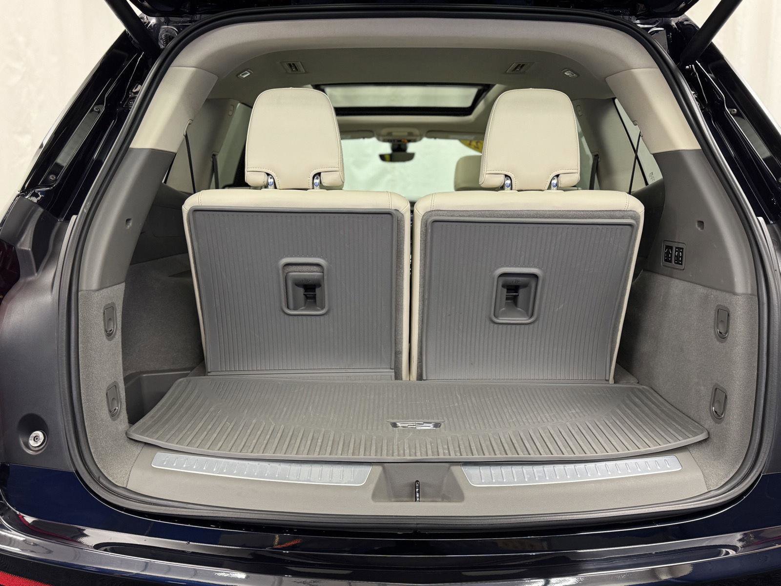 Used 2021 Cadillac XT6 Premium Luxury image 31