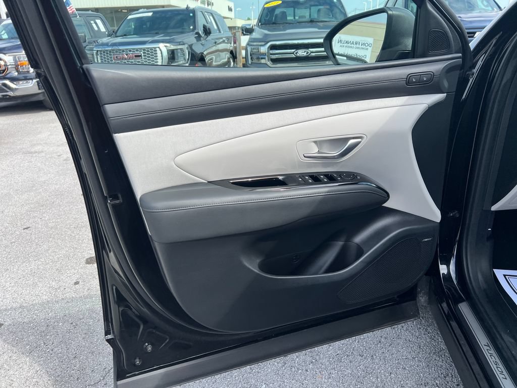 Used 2025 Hyundai Tucson Limited AWD/4WD image 12