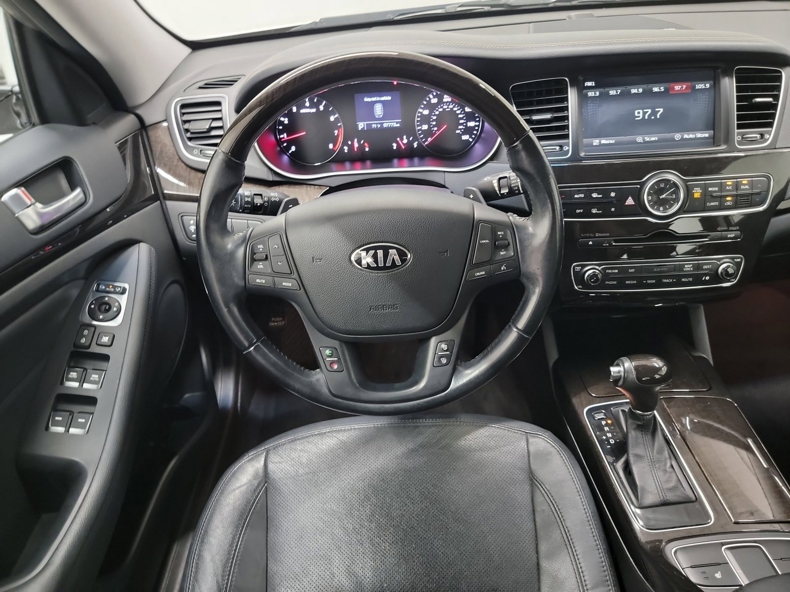 Used 2015 Kia Cadenza Premium image 16