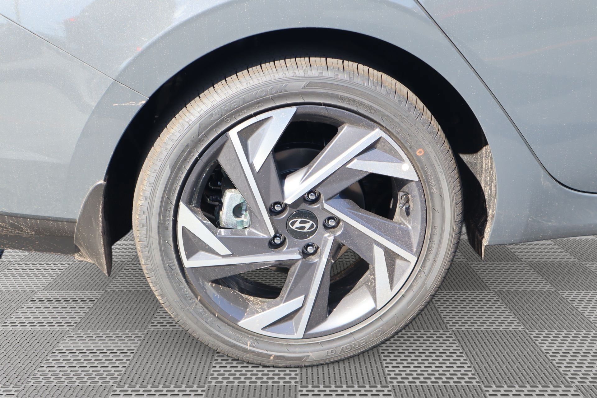 New 2026 Hyundai Elantra Limited FWD image 4