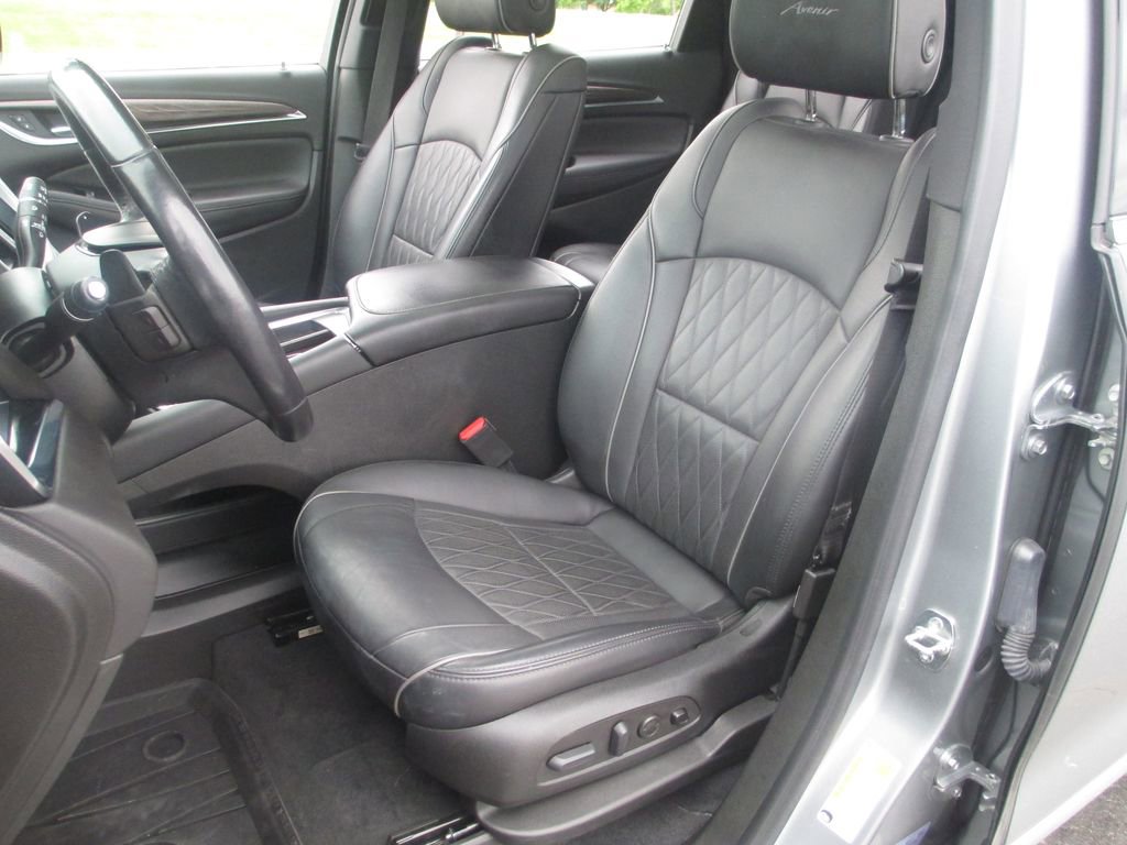Used 2023 Buick Enclave Avenir w/ Avenir Technology Package AWD/4WD image 20