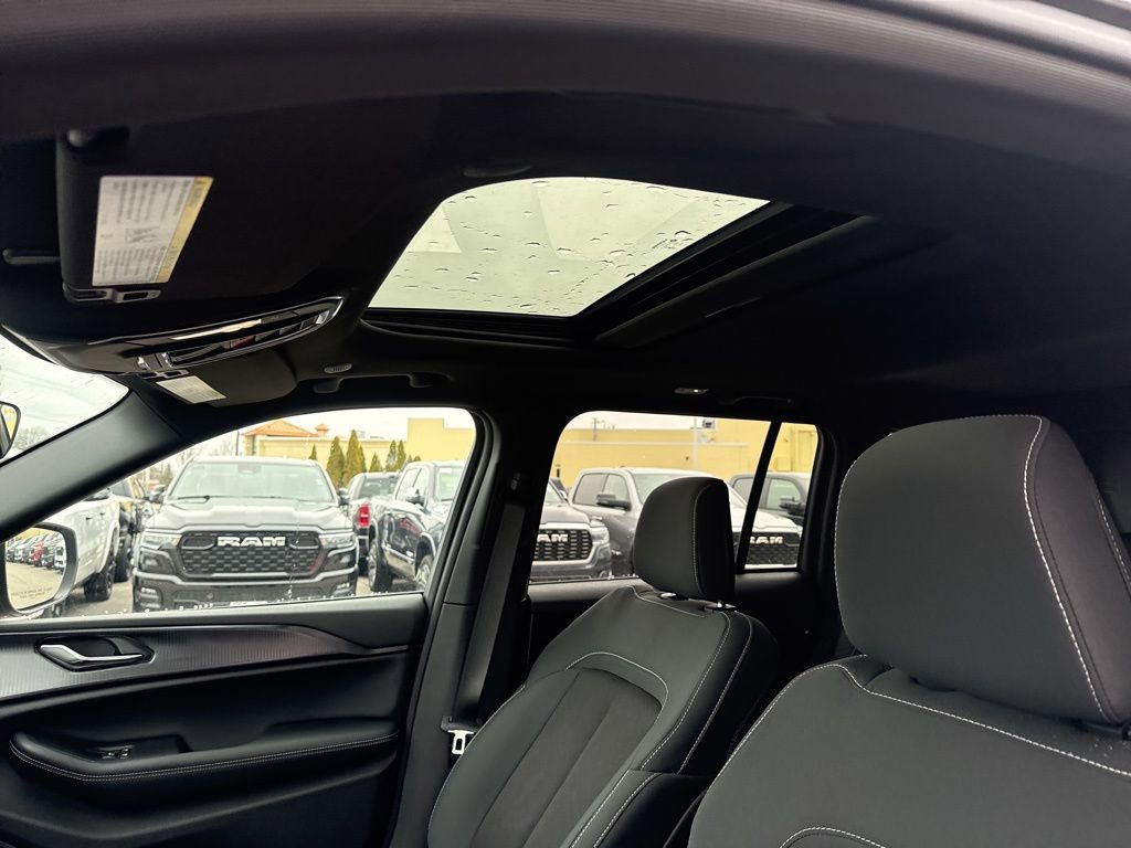 New 2026 Jeep Grand Cherokee Laredo image 17