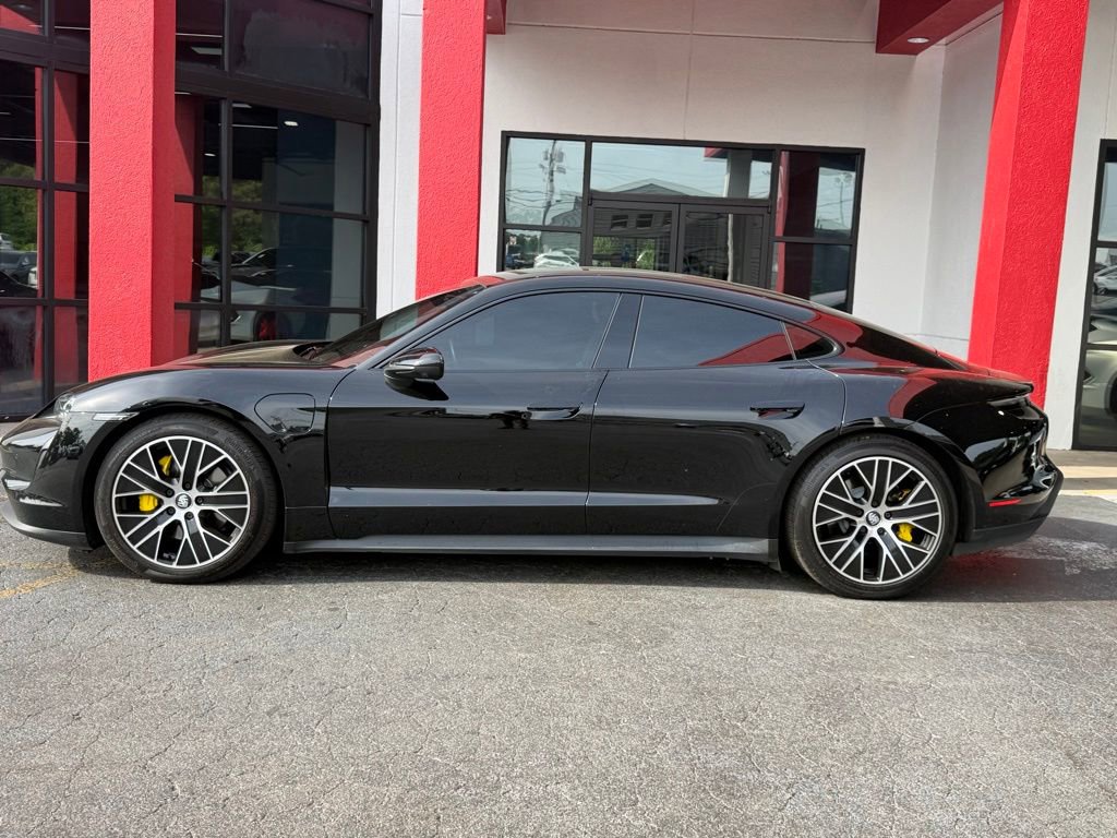 Used 2022 Porsche Taycan image 3