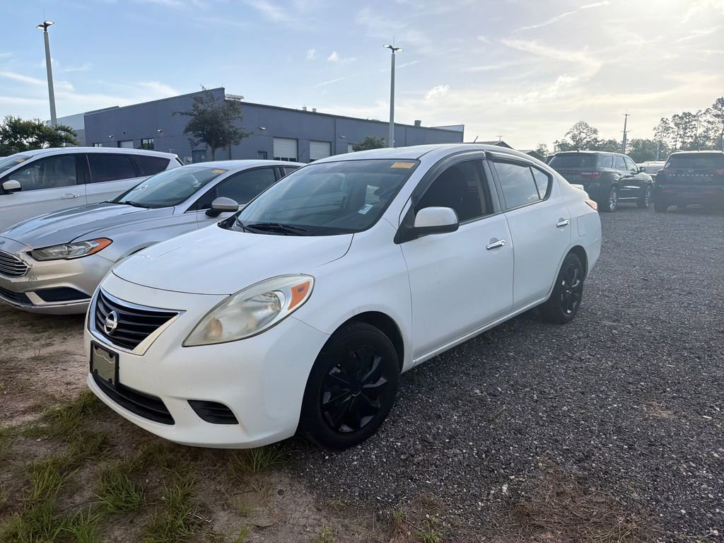 Used 2013 Nissan Versa SV FWD image 1