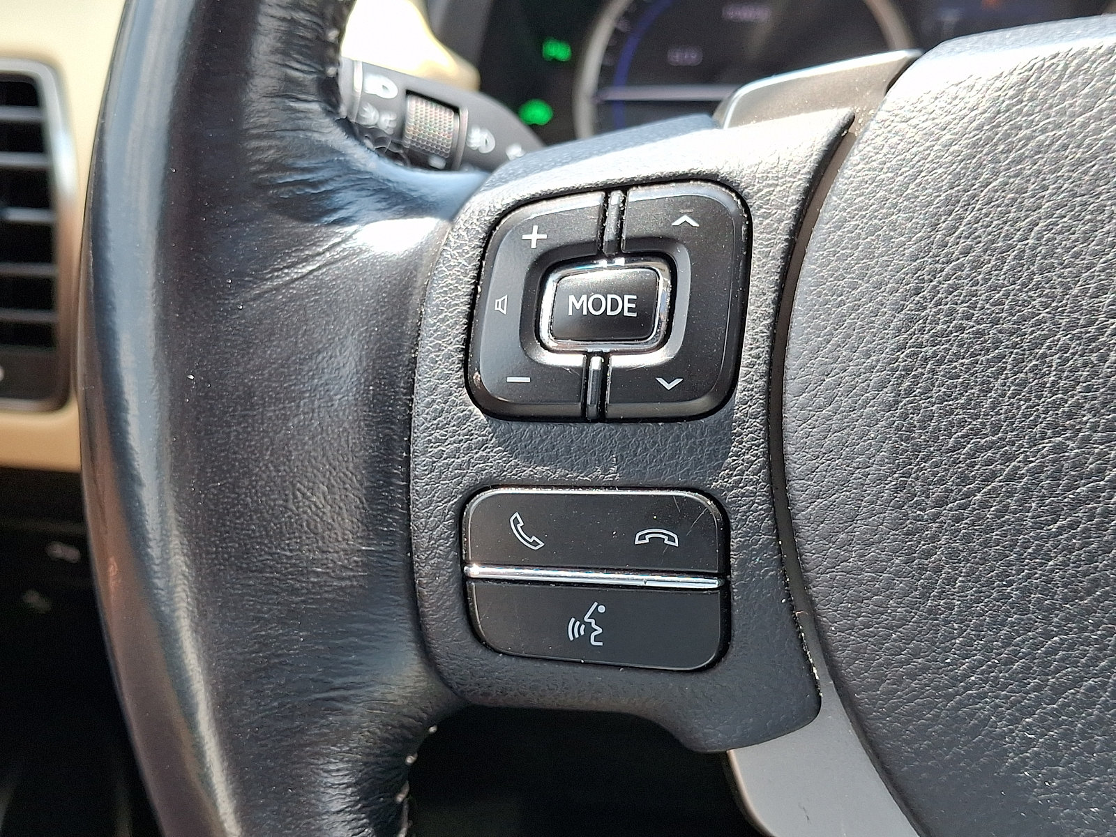 Used 2015 Lexus NX 300h AWD w/ Luxury Package image 24