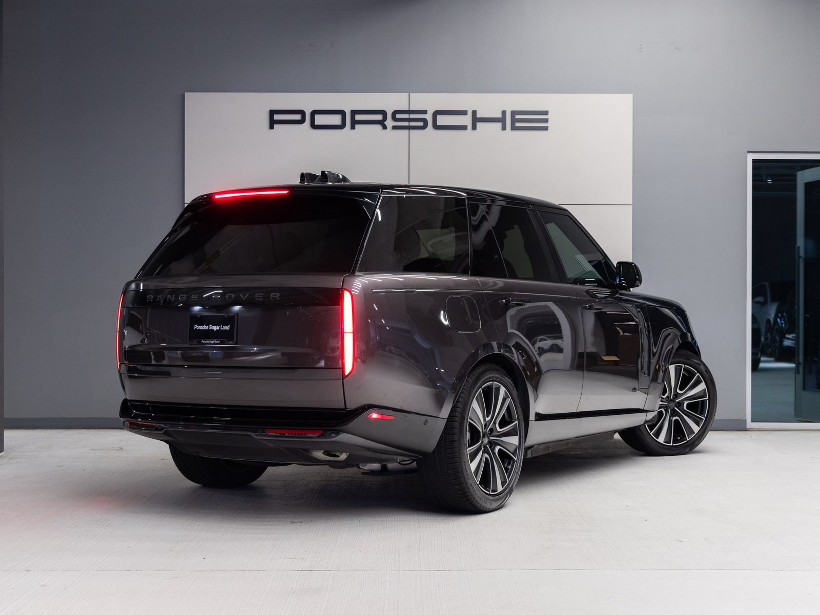 Used 2026 Land Rover Range Rover SE AWD/4WD image 7