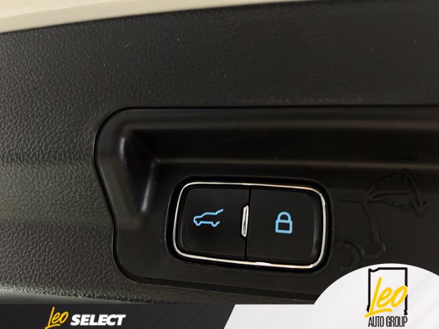 Used 2023 Ford Explorer XLT w/ Equipment Group 202A AWD/4WD image 19