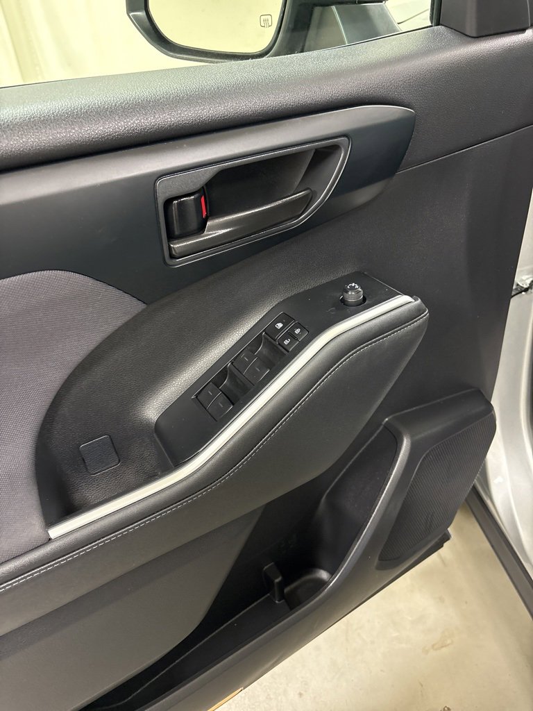 Used 2023 Toyota Highlander L image 17