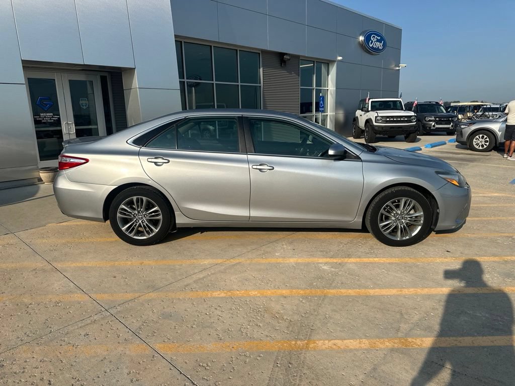 Used 2015 Toyota Camry SE FWD image 8
