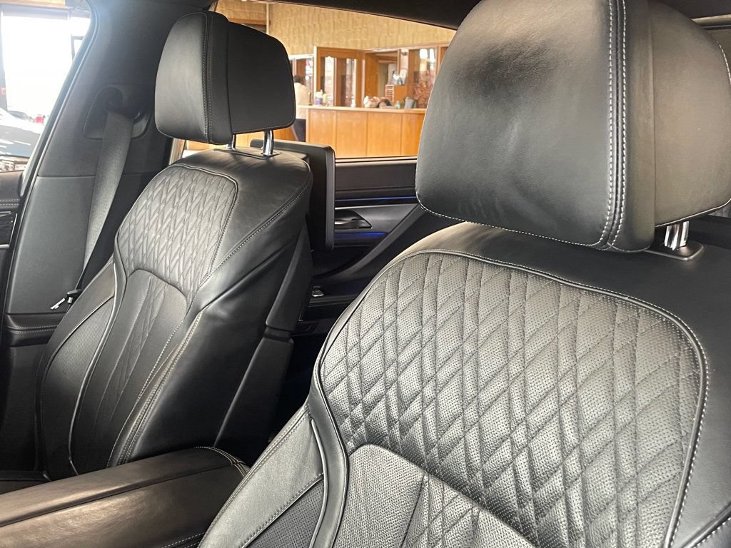 Used 2018 BMW M760i xDrive w/ Luxury Rear Seating Package AWD/4WD image 18