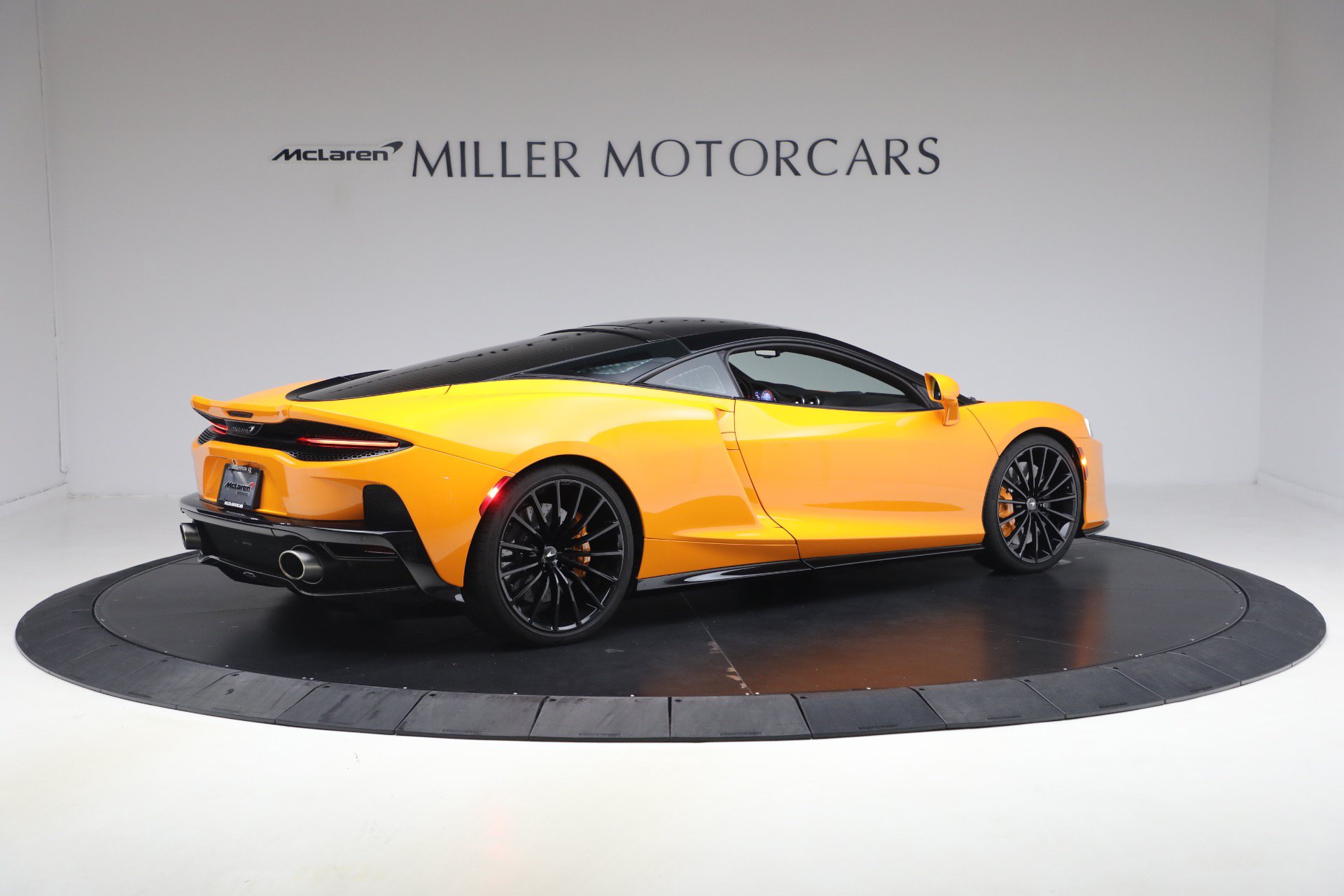 Used 2023 McLaren GT RWD image 8