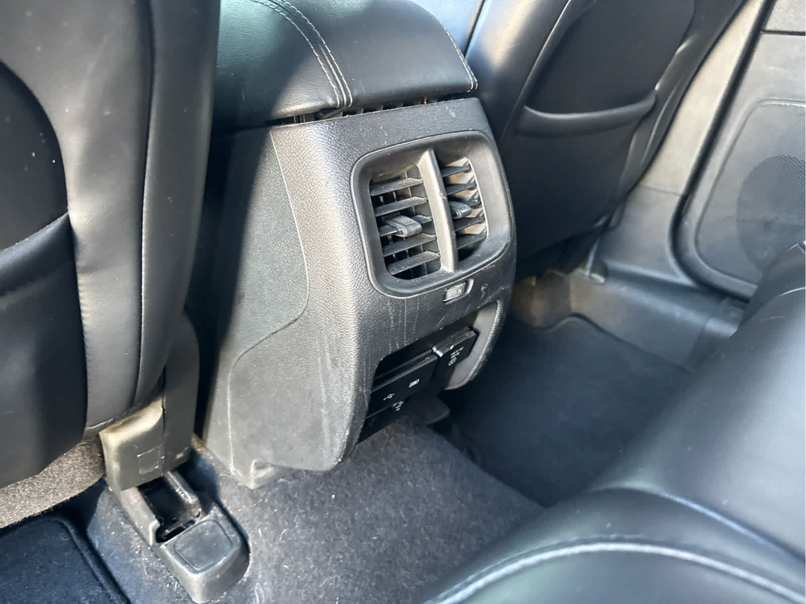 Used 2019 Jeep Cherokee Limited FWD image 34