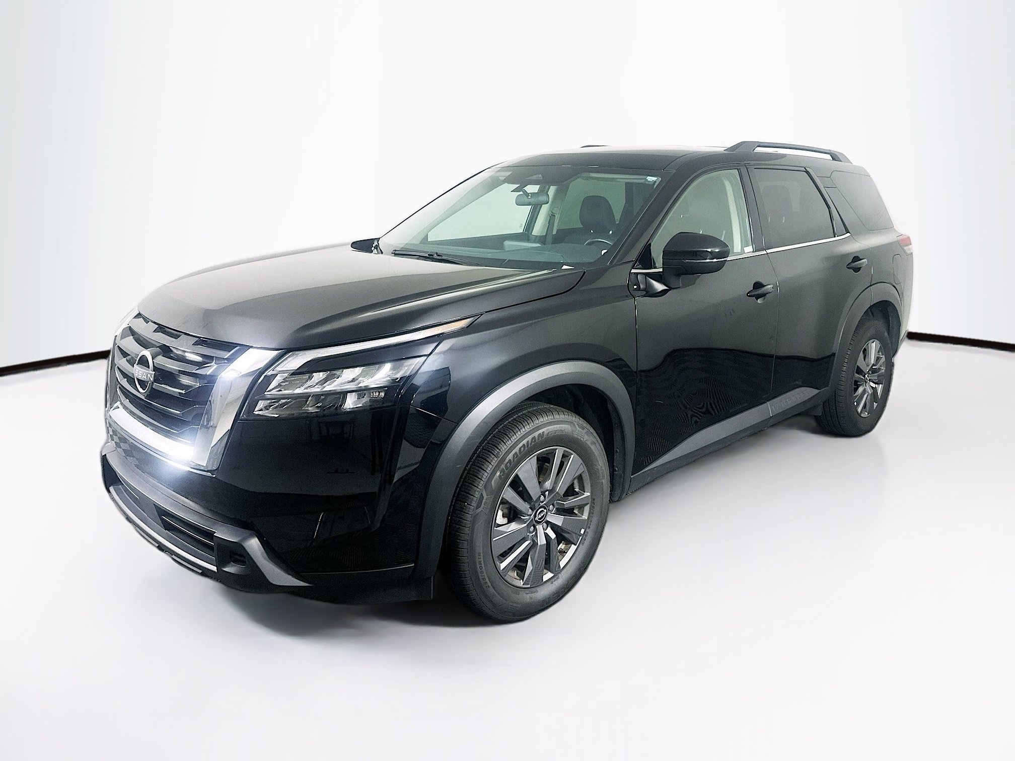 Used 2025 Nissan Pathfinder SV AWD/4WD image 3