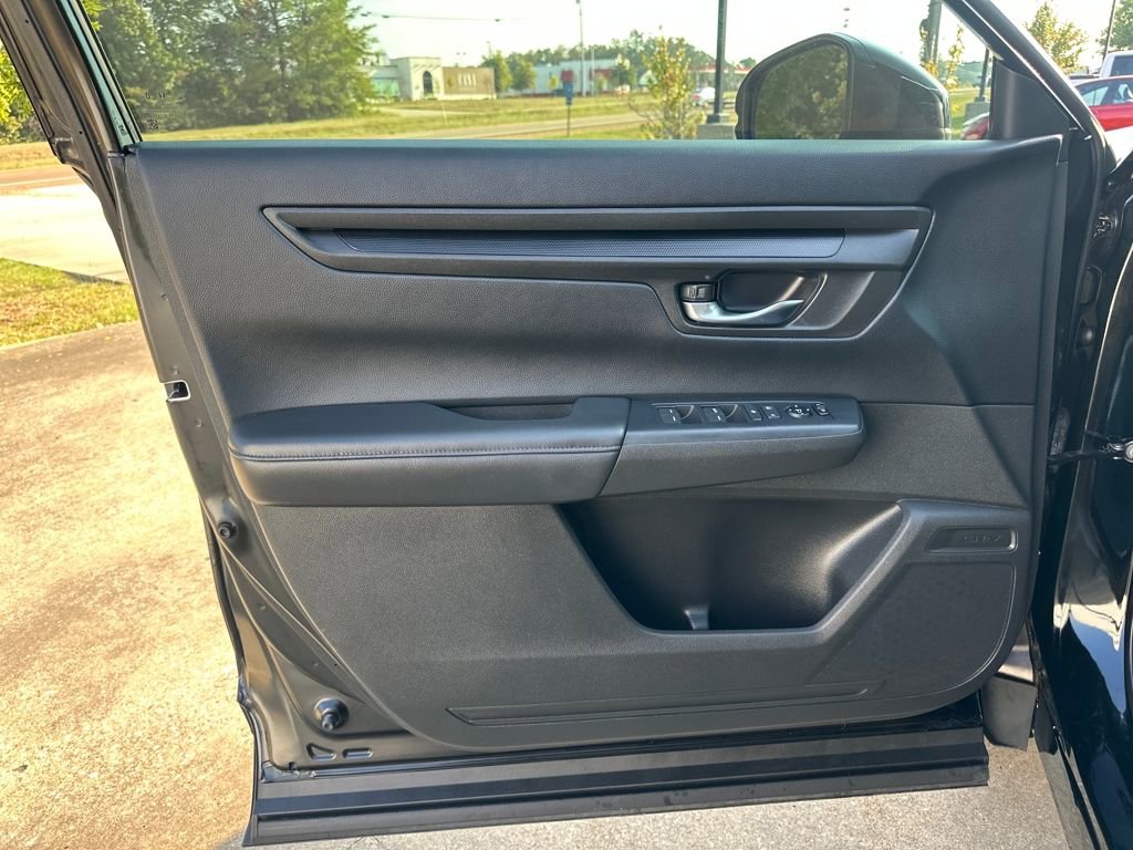 Used 2025 Honda CR-V LX image 11