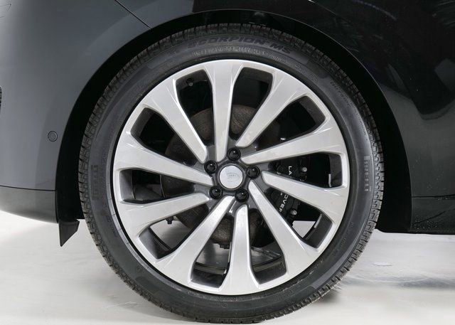 New 2025 Land Rover Range Rover SE image 9