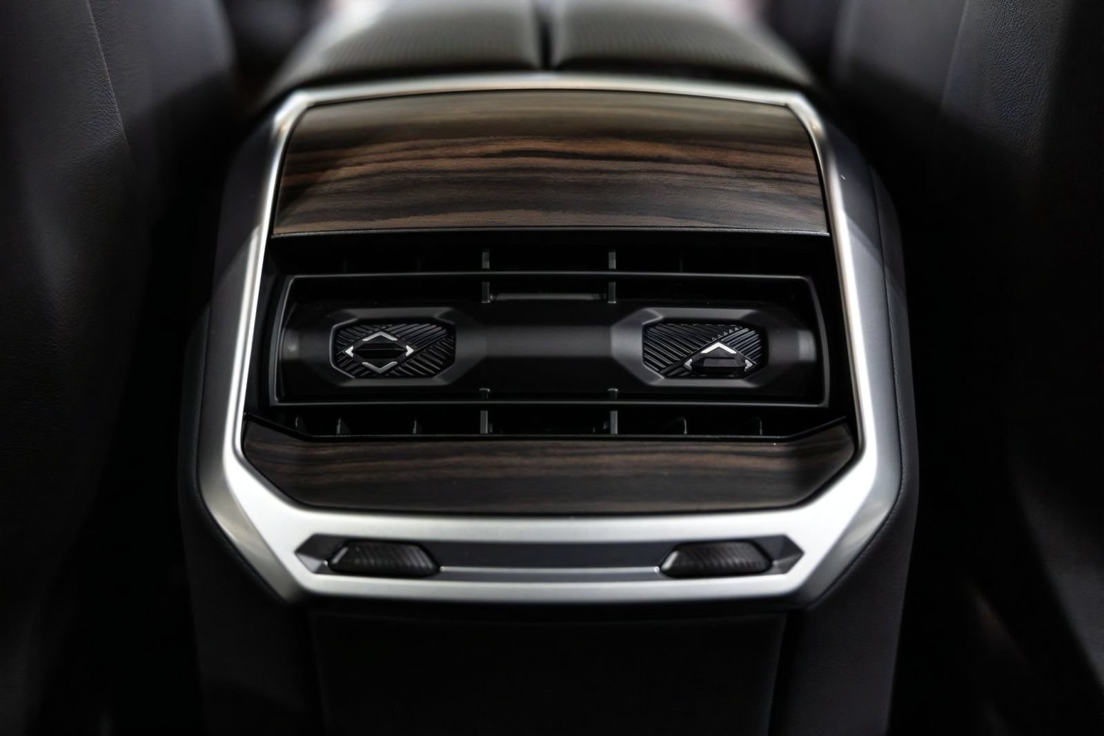 Used 2025 BMW i7 xDrive60 AWD/4WD image 47