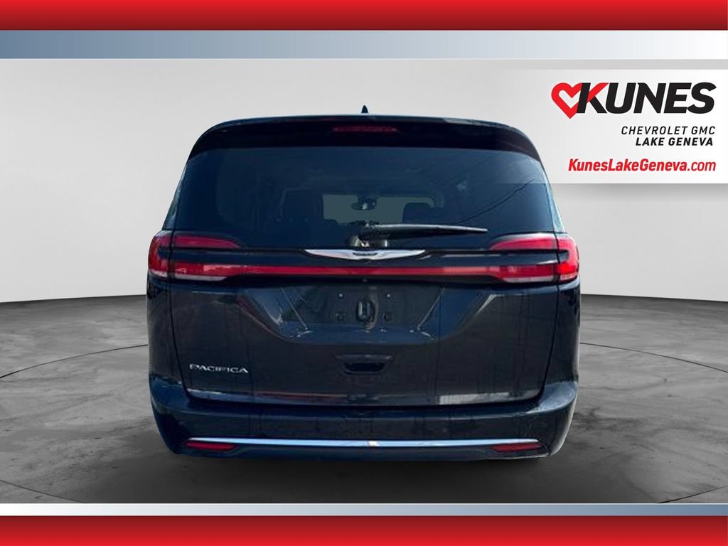 Used 2023 Chrysler Pacifica Touring-L FWD image 7