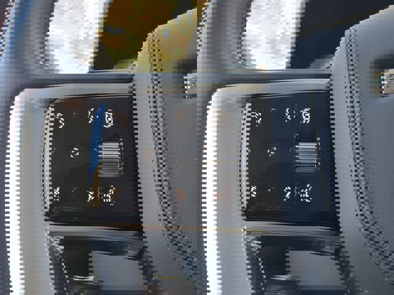 New 2025 Land Rover Range Rover Long Wheelbase Autobiography image 25