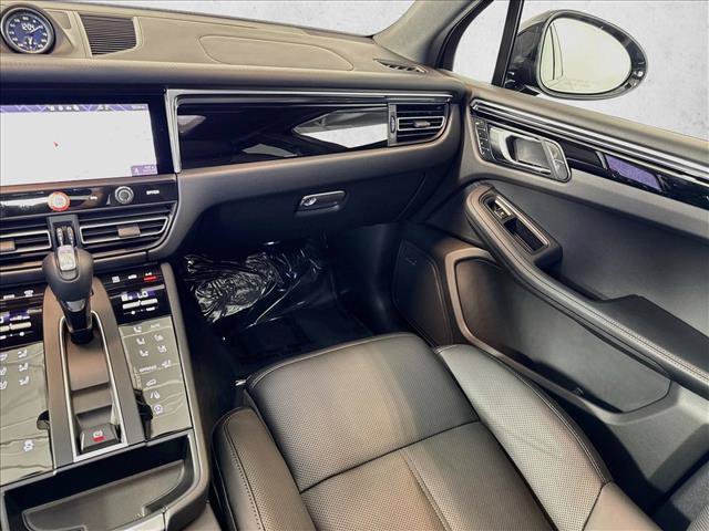 Certified 2026 Porsche Macan AWD/4WD image 22