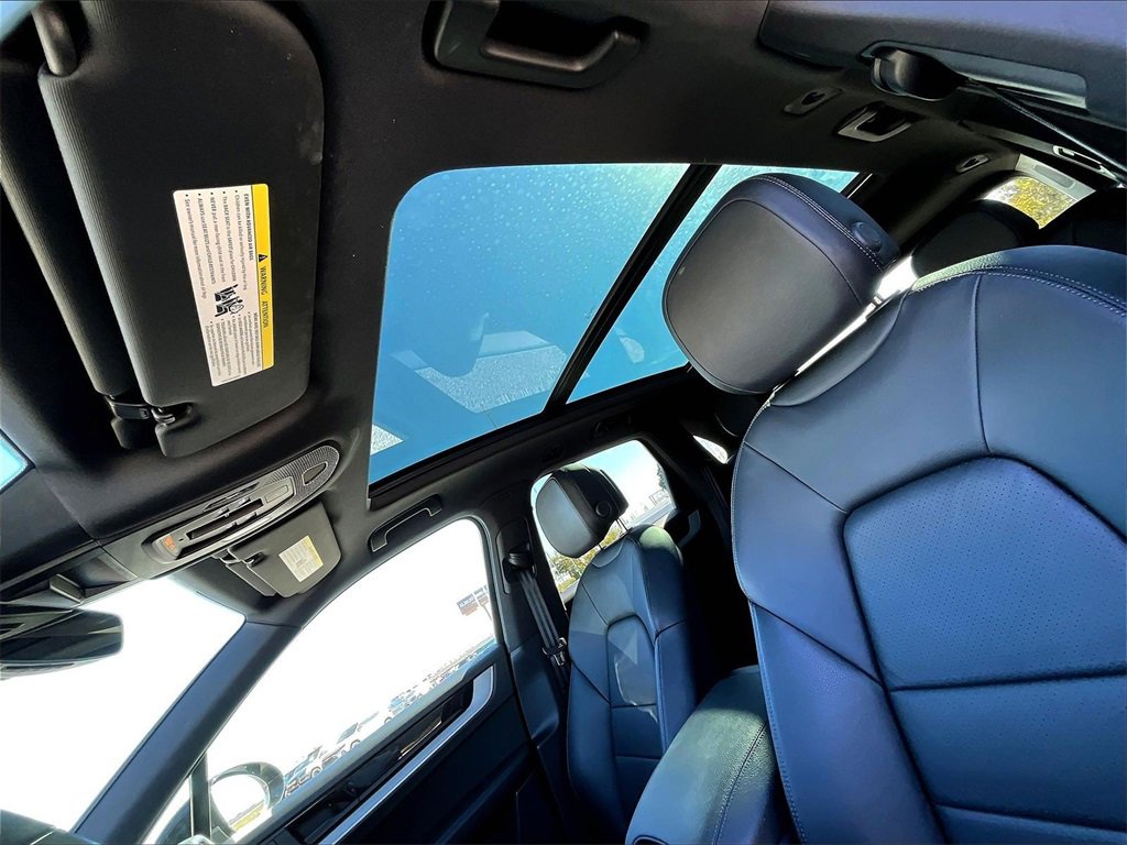 Used 2024 Porsche Cayenne image 18