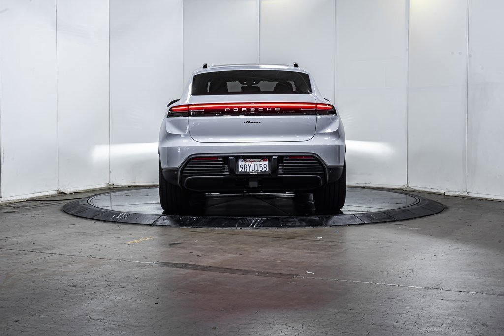 Certified 2025 Porsche Macan Electric image 6