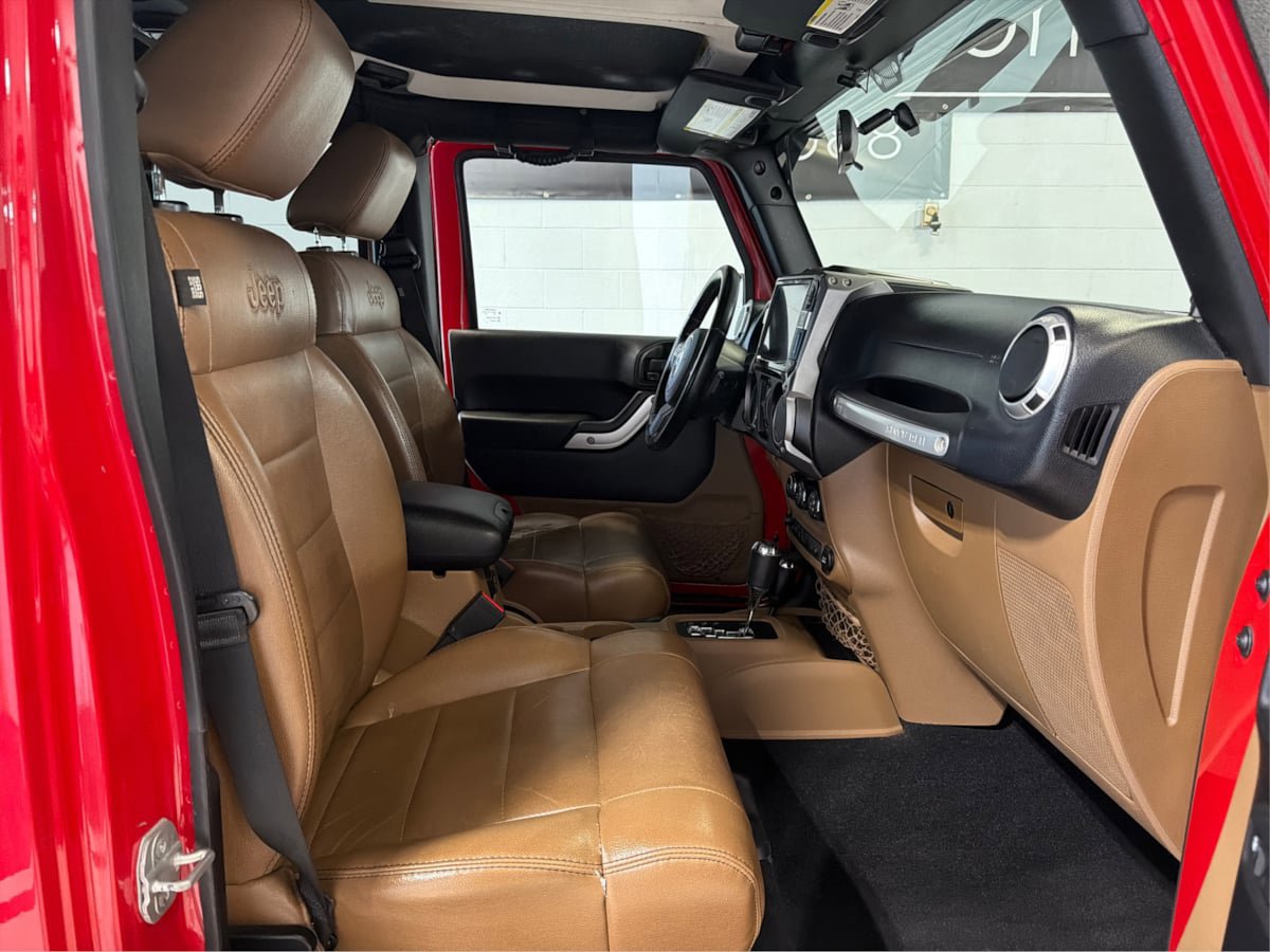 Used 2012 Jeep Wrangler Unlimited Rubicon w/ Dual Top Group AWD/4WD image 14