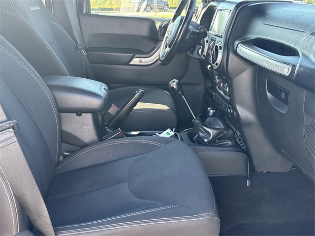 Used 2016 Jeep Wrangler Unlimited Sahara w/ Connectivity Group image 12