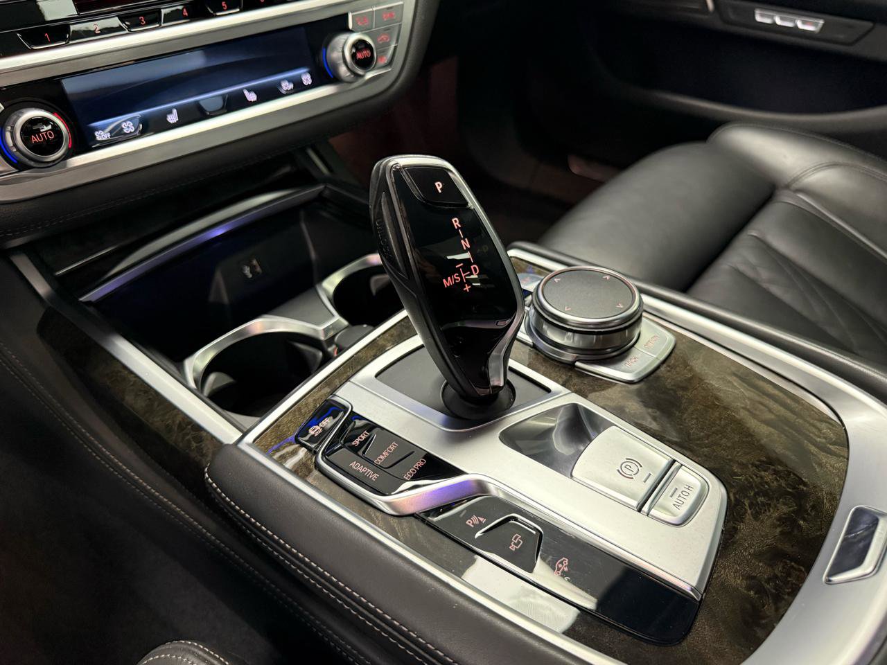 Used 2018 BMW 750i image 24