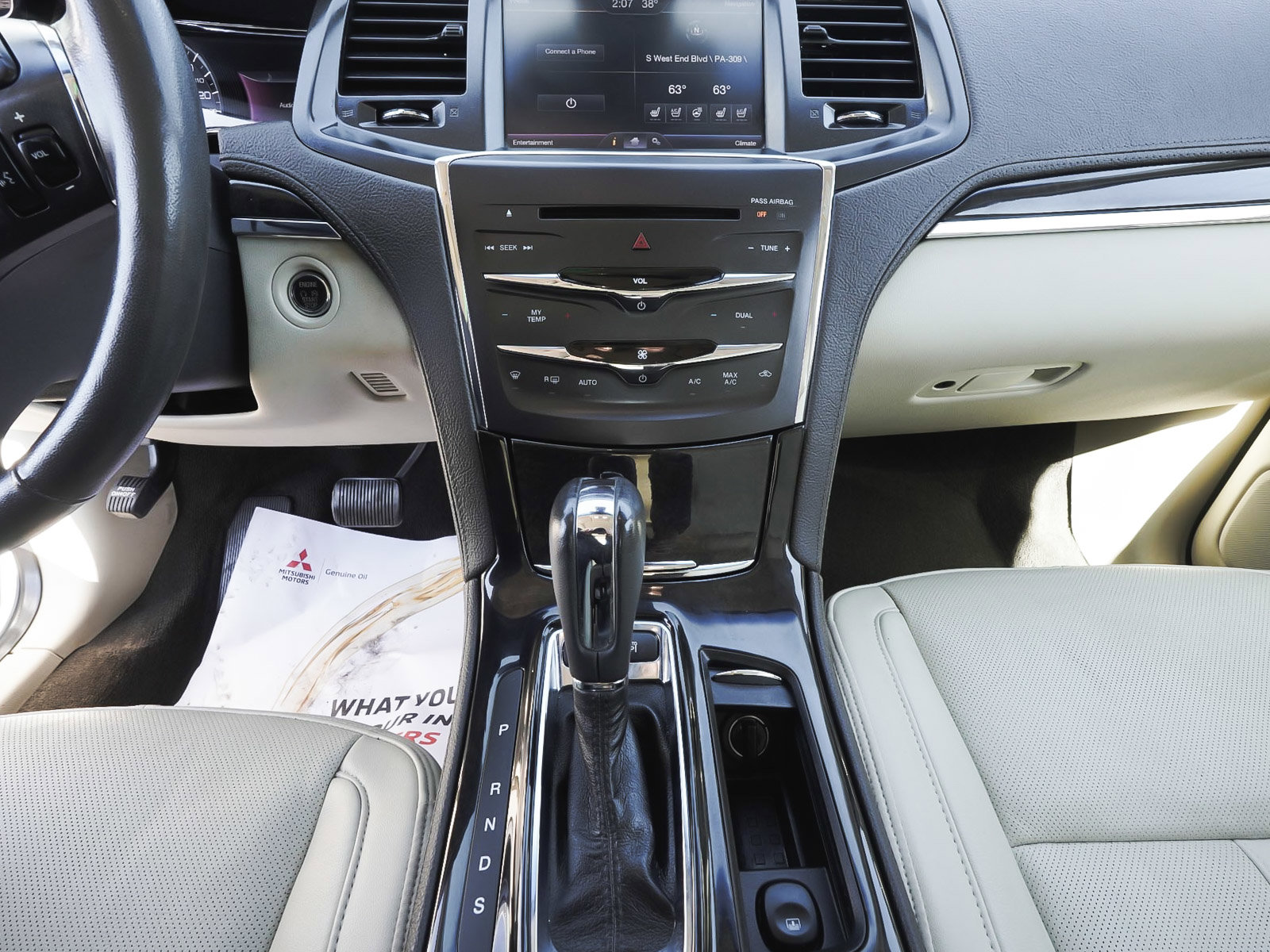 Used 2013 Lincoln MKS AWD image 26