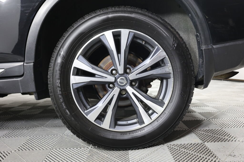 Used 2017 Nissan Rogue SL image 8