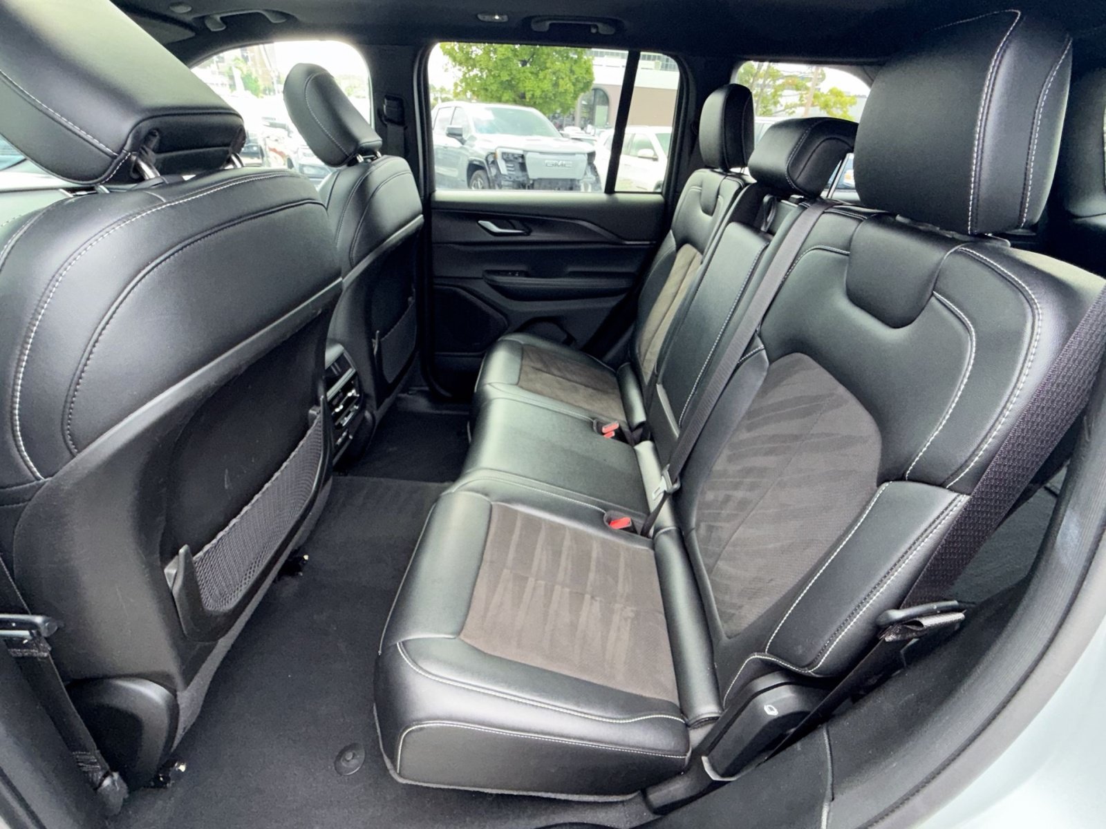 Used 2023 Jeep Grand Cherokee Altitude AWD/4WD image 24