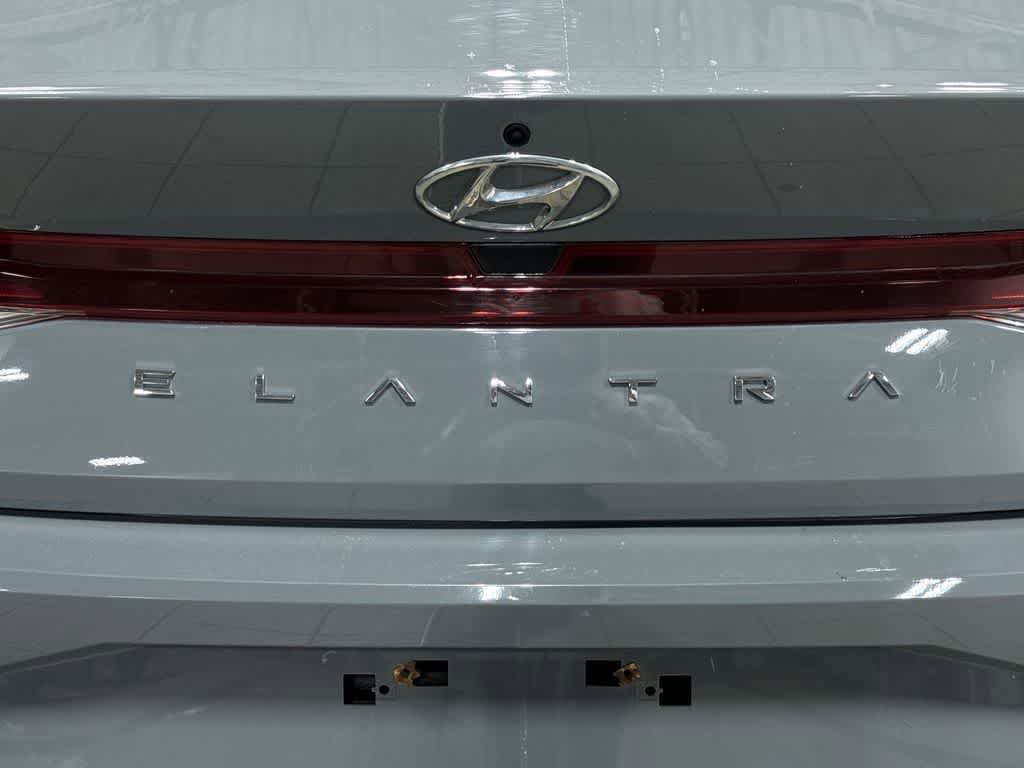 Used 2022 Hyundai Elantra SE FWD image 24